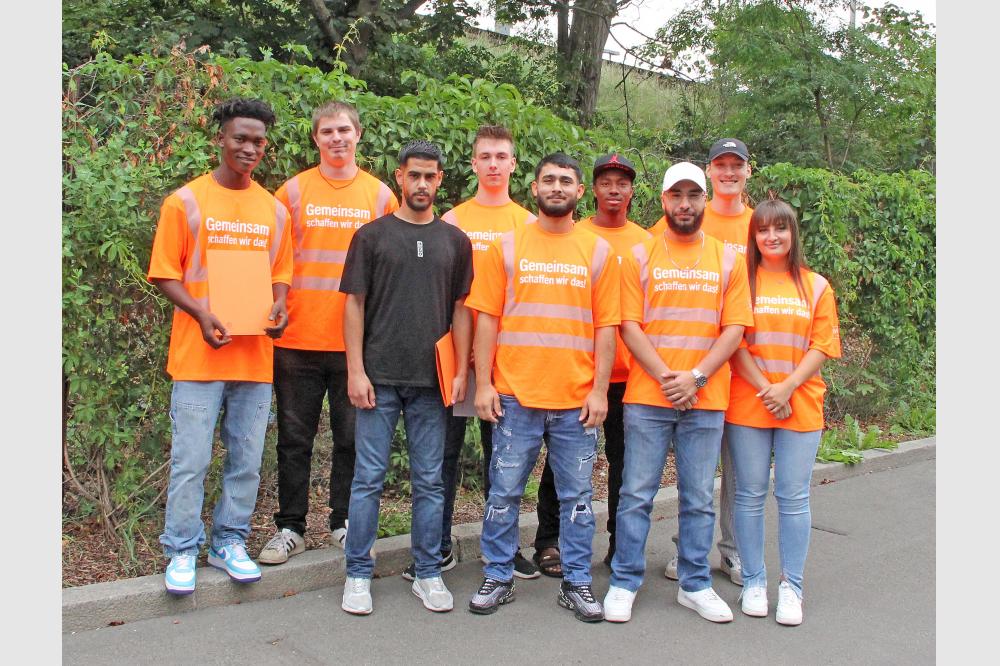 Integrationsprojekt &bdquo;Gemeinsam schaffen wir das!": Sieben Jugendliche erhalten Abschluss plus BSR-Arbeitsvertr&auml;ge